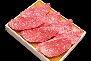 米沢牛すみれ漬 7枚切 490g 木箱入 (S-70)冷蔵 ¥8,316(税込)