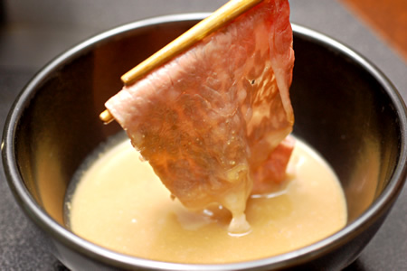 濃厚なごまダレで味わう贅沢な冷しゃぶイメージ