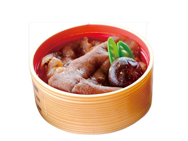 和牛である米沢牛の専門店、黄木のわっぱめし。すき焼きめし単品。